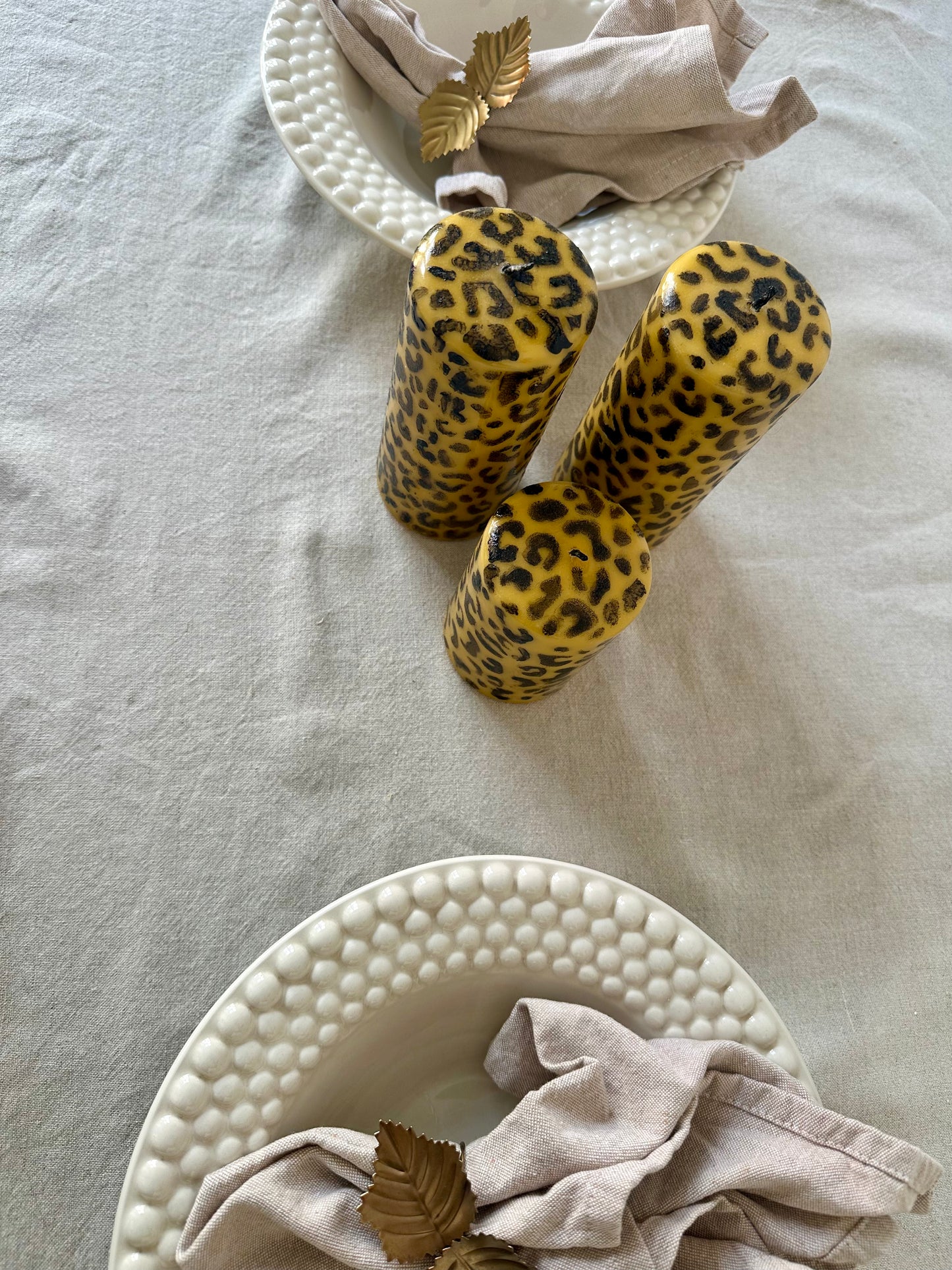 Leopard ljus handmålade och 50h+30h brinntid (2st)