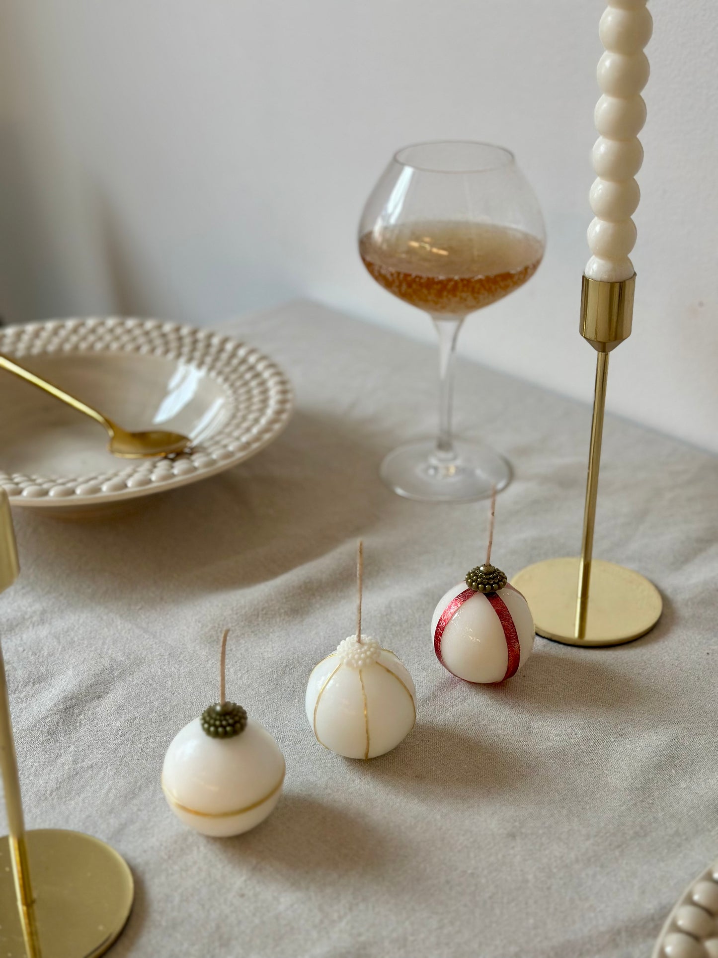 Guldvita julkulor ljus (2st)