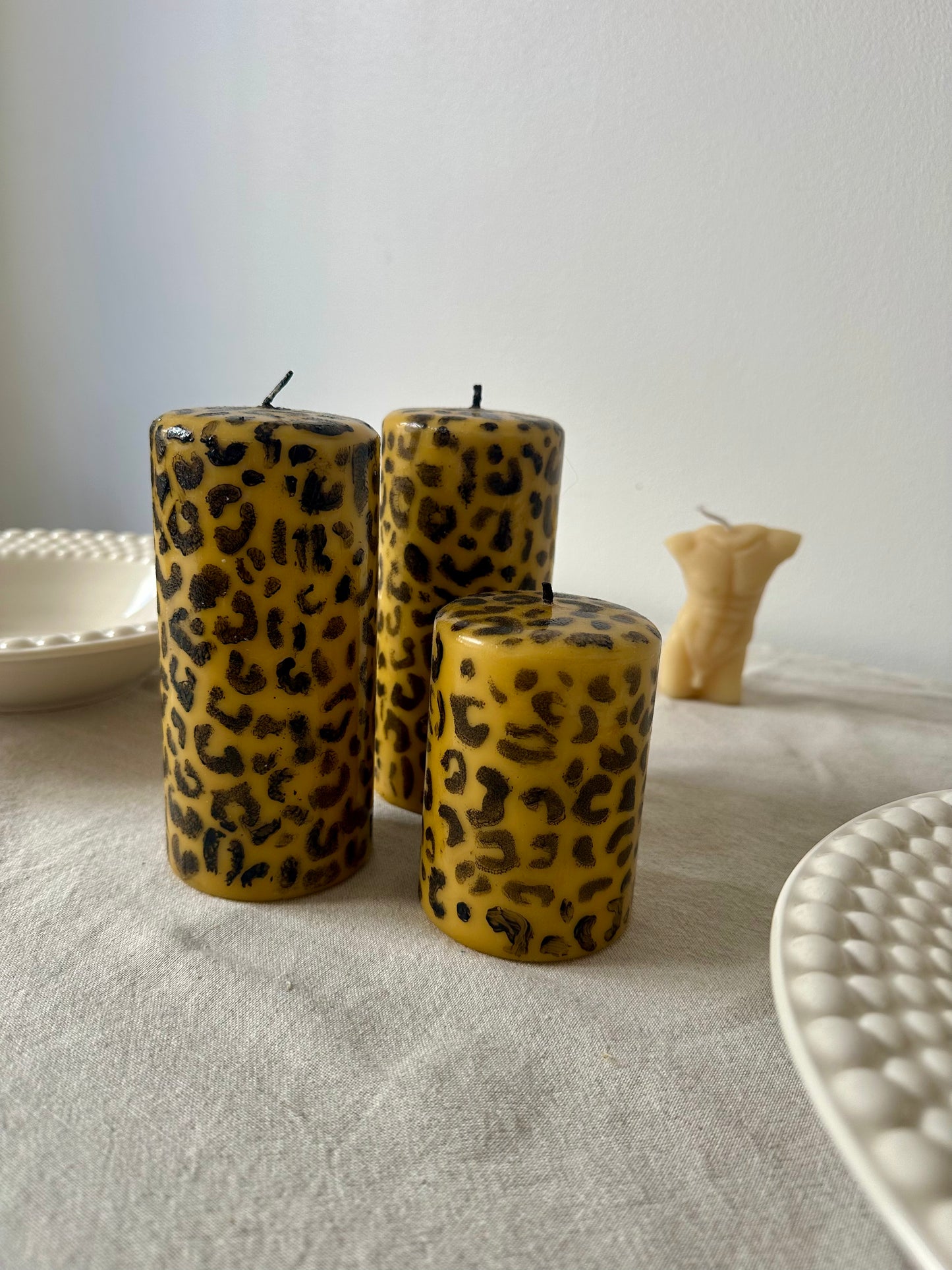 Leopard ljus handmålade och 50h+30h brinntid (2st)