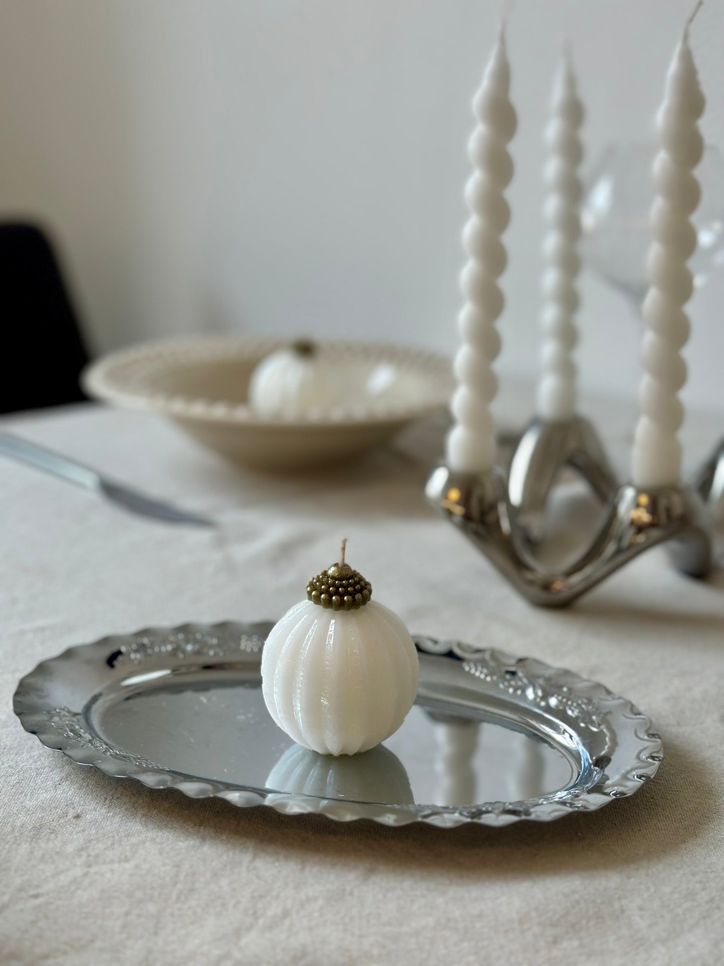 Räfflad julkula ljus