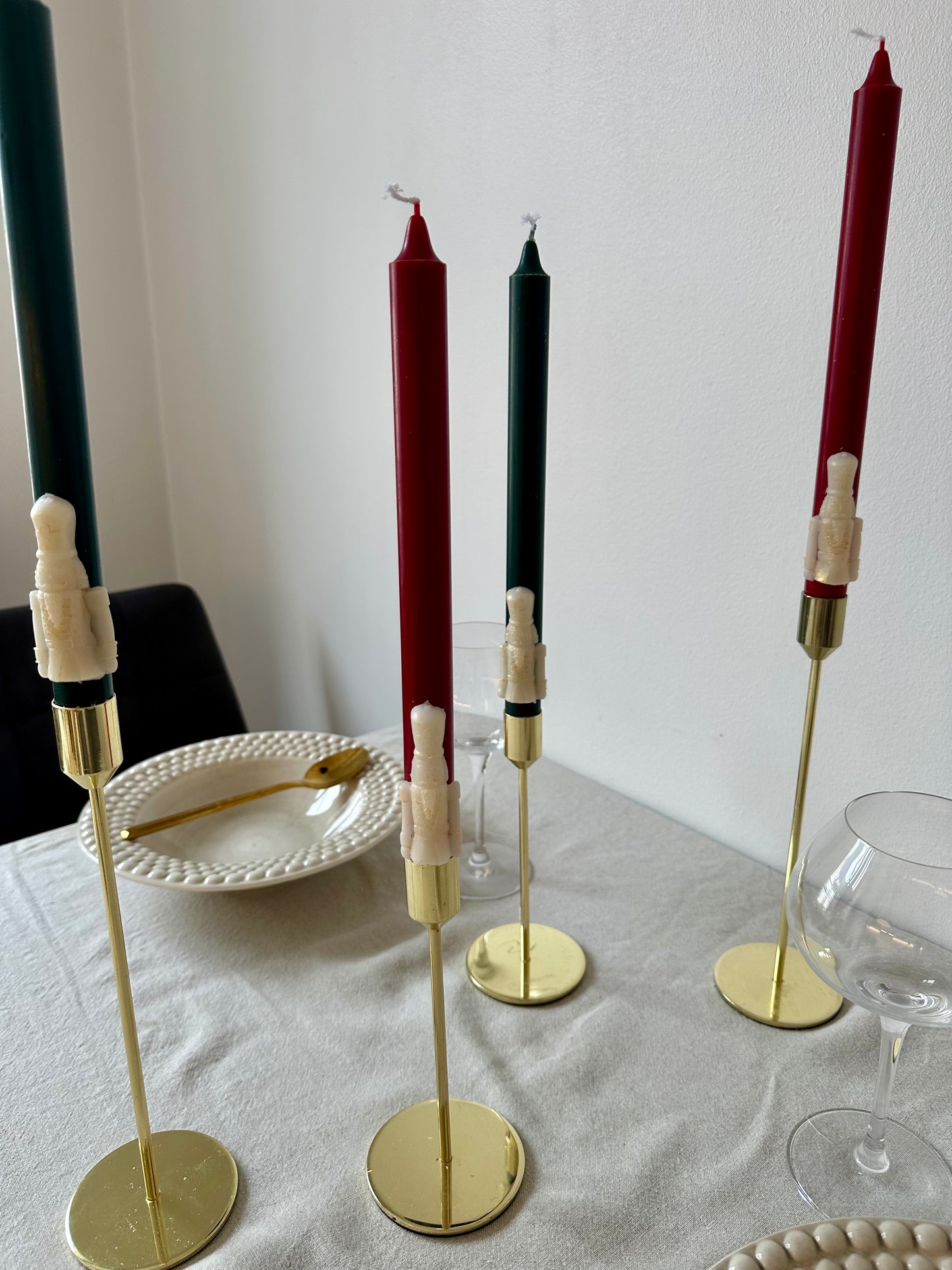 Långa nötknäppar kronljus ca 8h + brinntid