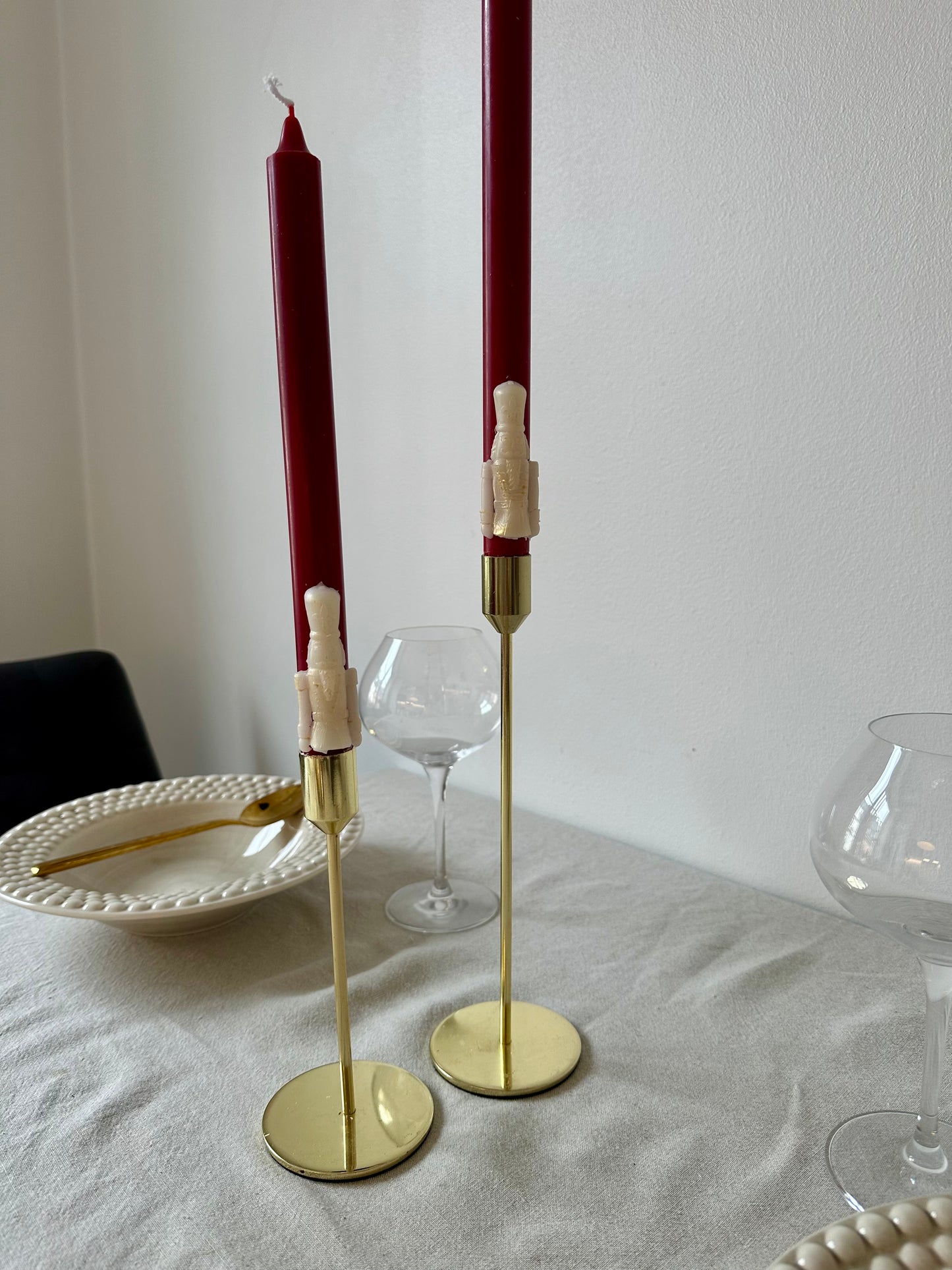 Långa nötknäppar kronljus ca 8h + brinntid