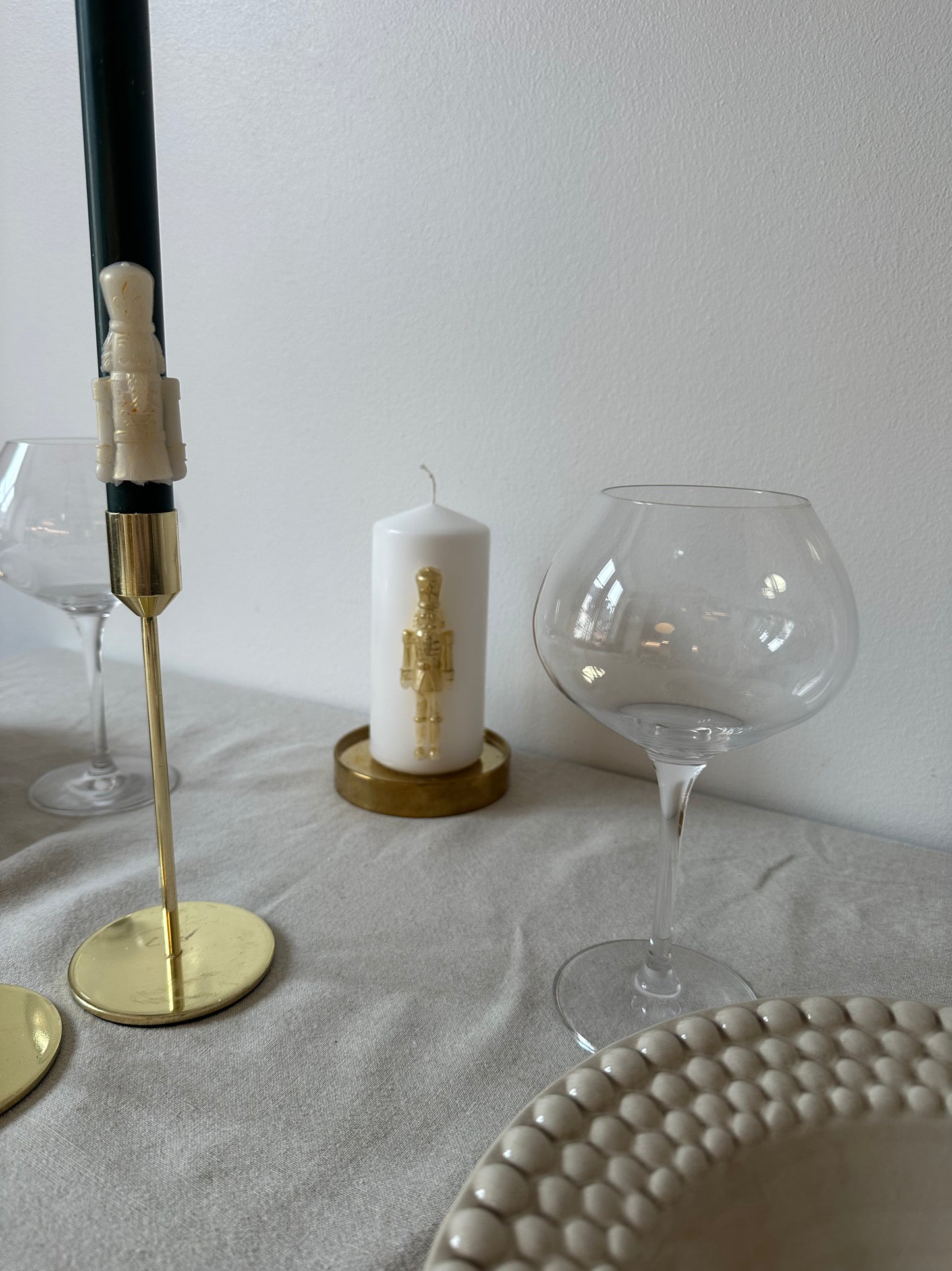 Långa nötknäppar kronljus ca 8h + brinntid