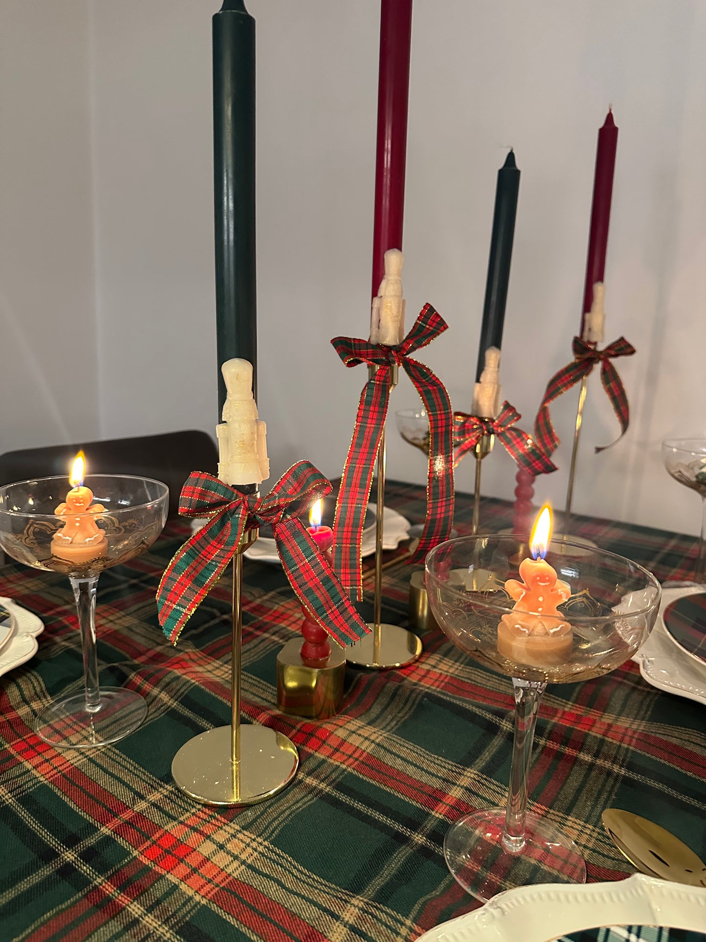 Långa nötknäppar kronljus ca 8h + brinntid