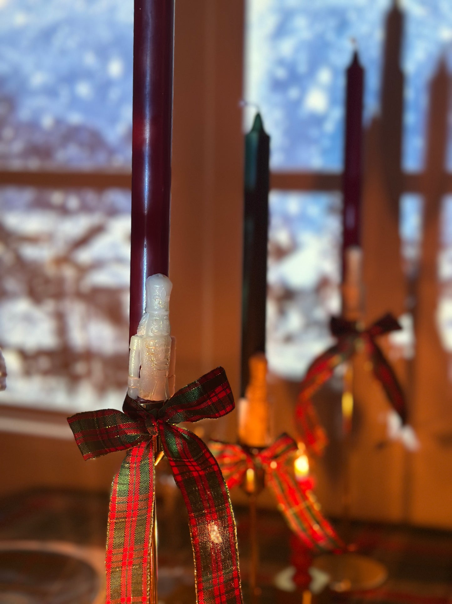 Långa nötknäppar kronljus ca 8h + brinntid