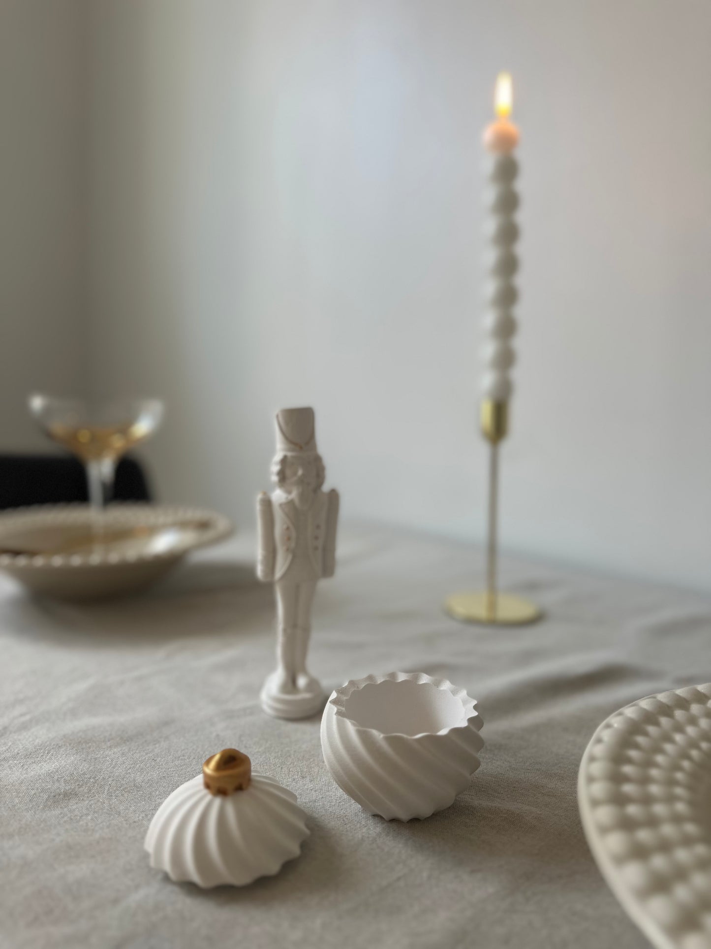 Handgjord prydnads nötknäppare i raysin