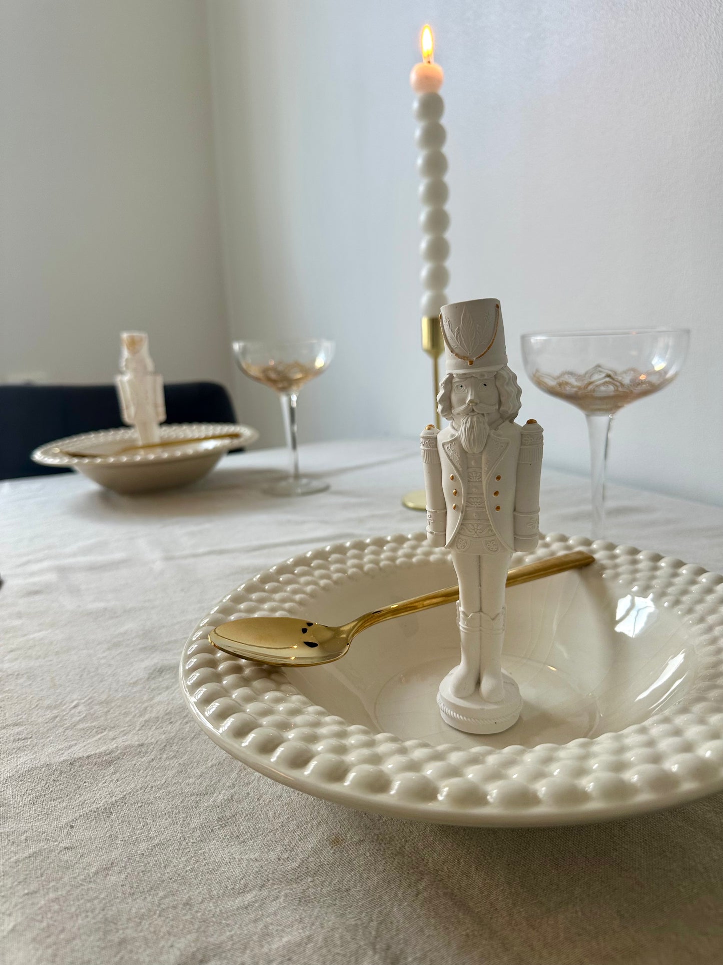 Handgjord prydnads nötknäppare i raysin