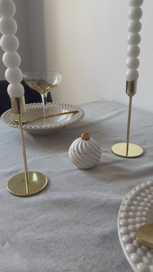 Handgjord förvarings julkula i raysin